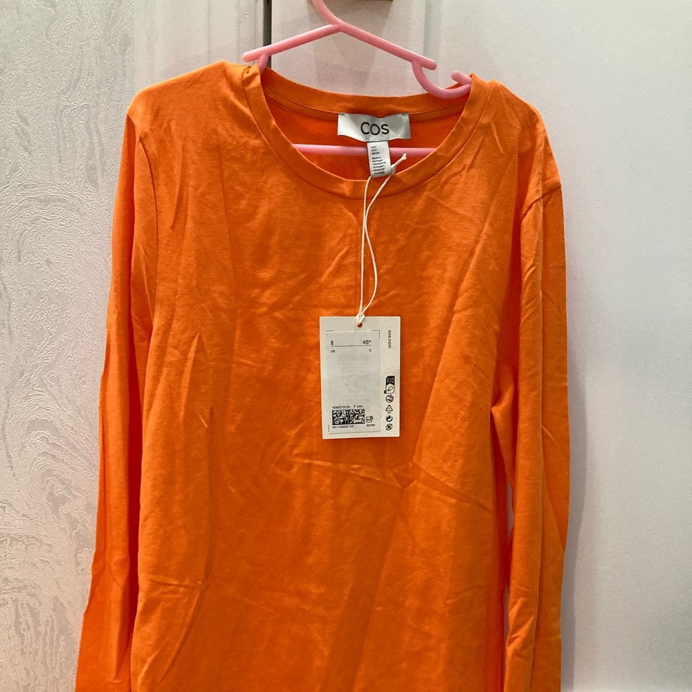 BRAND NEW ORANGE T SHIRT